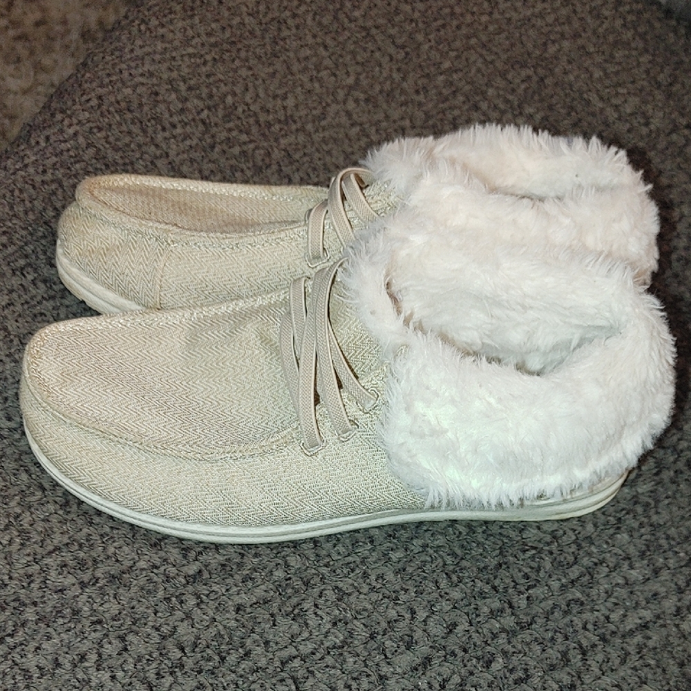 Magellan Outdoors Cream Fur-Lined Shoes